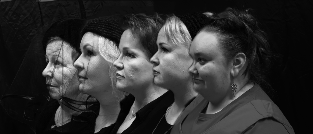 Viisi naista kappelissa